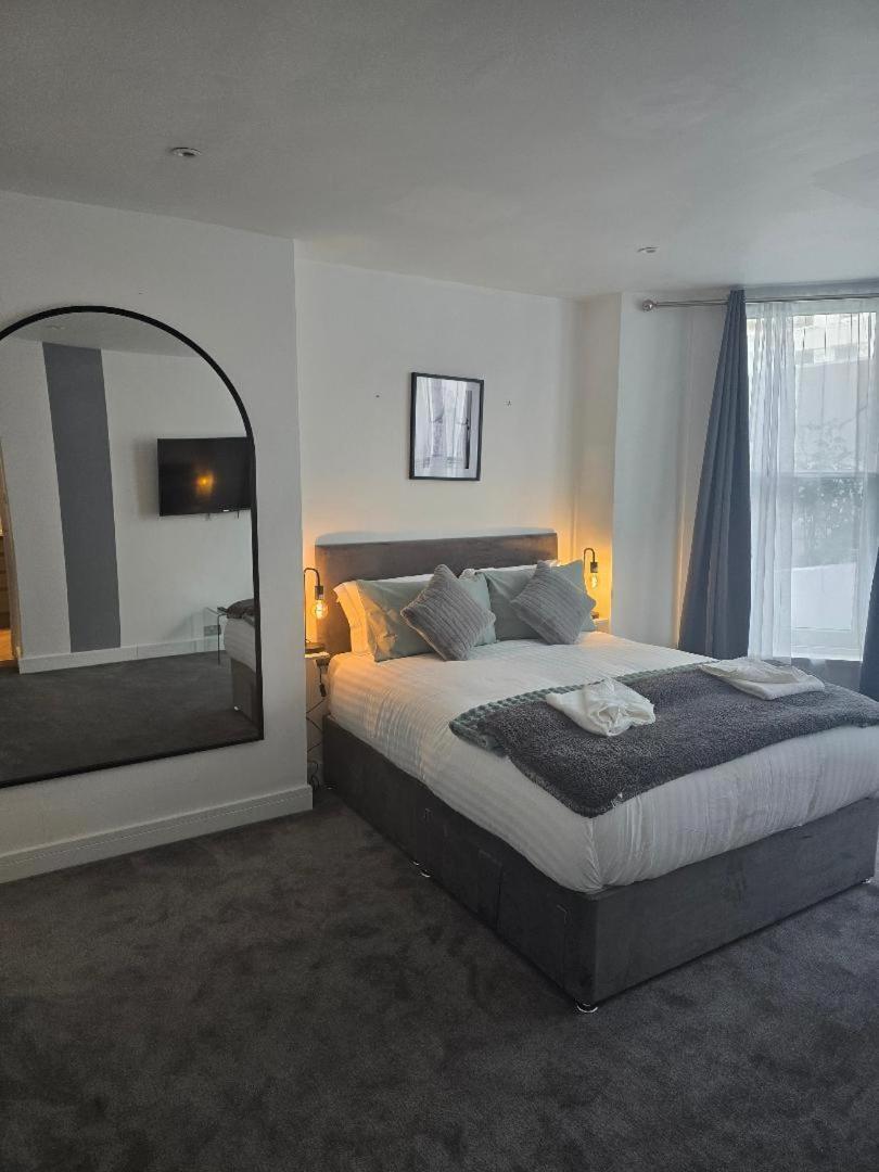 Appartement Stunning 3-bedroom, 2-bathroom, Garden & Hot Tub, West Kensington *