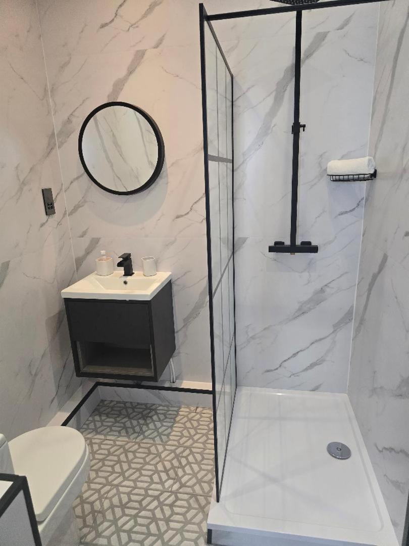 Stunning 3-bedroom, 2-bathroom, Garden & Hot Tub, West Kensington Appartement Londres