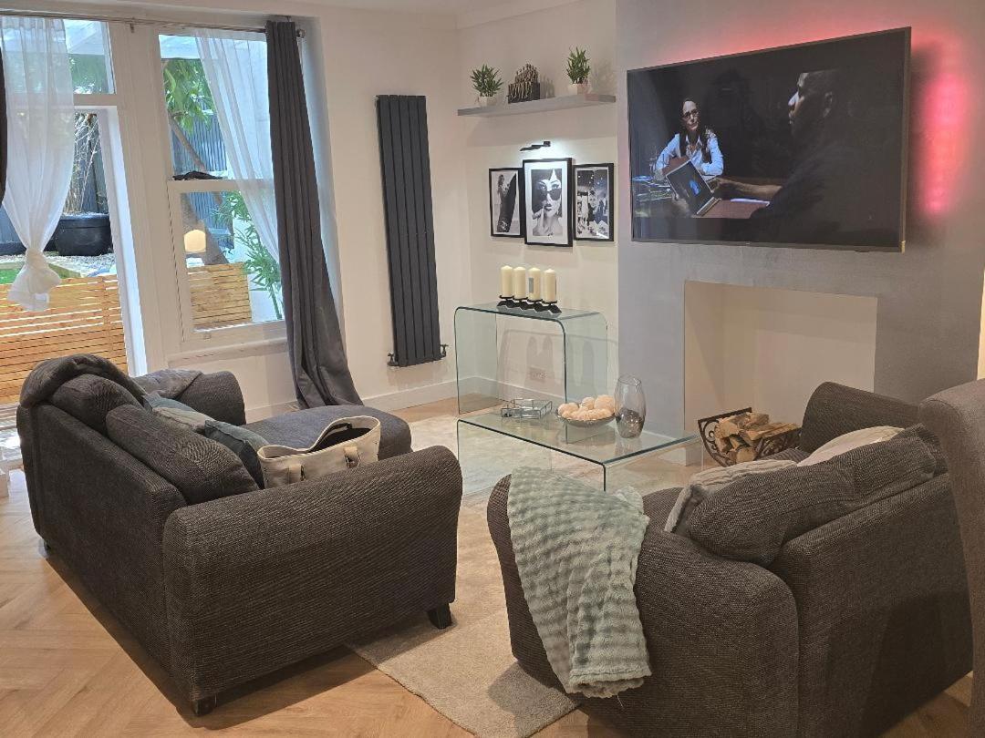 Stunning 3-bedroom, 2-bathroom, Garden & Hot Tub, West Kensington Londres